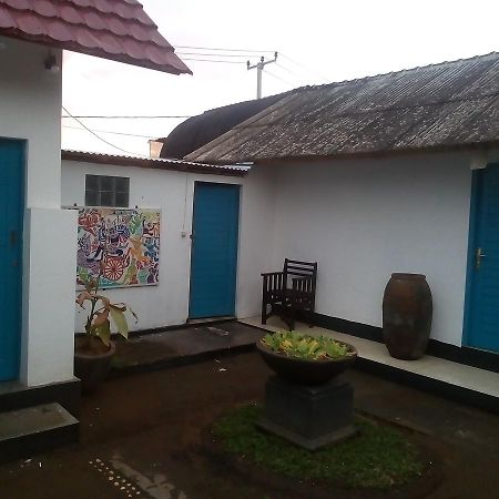 Izaac'S Bed & Breakfast Lovina Buitenkant foto
