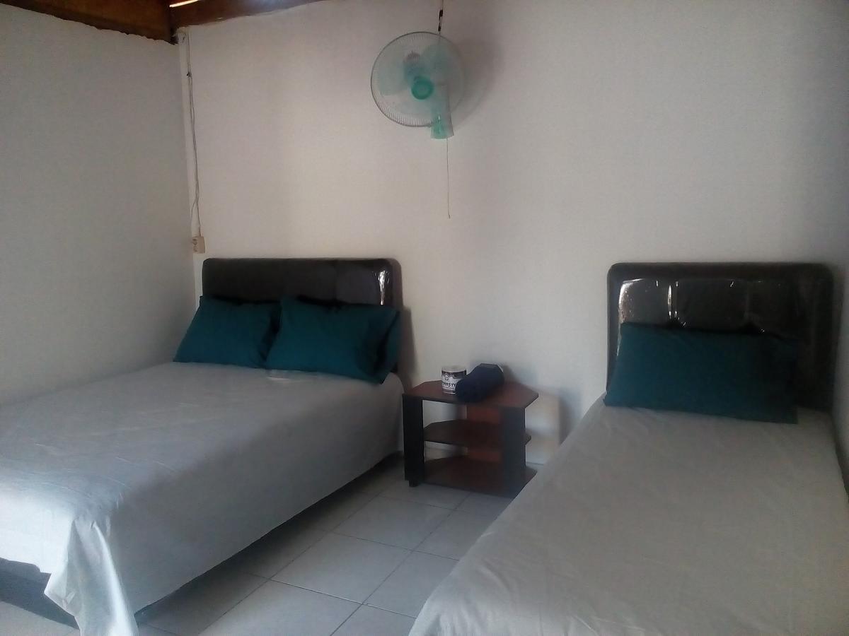 Izaac'S Bed & Breakfast Lovina Buitenkant foto