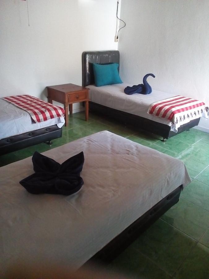 Izaac'S Bed & Breakfast Lovina Buitenkant foto