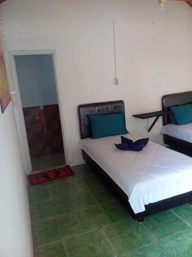 Izaac'S Bed & Breakfast Lovina Buitenkant foto