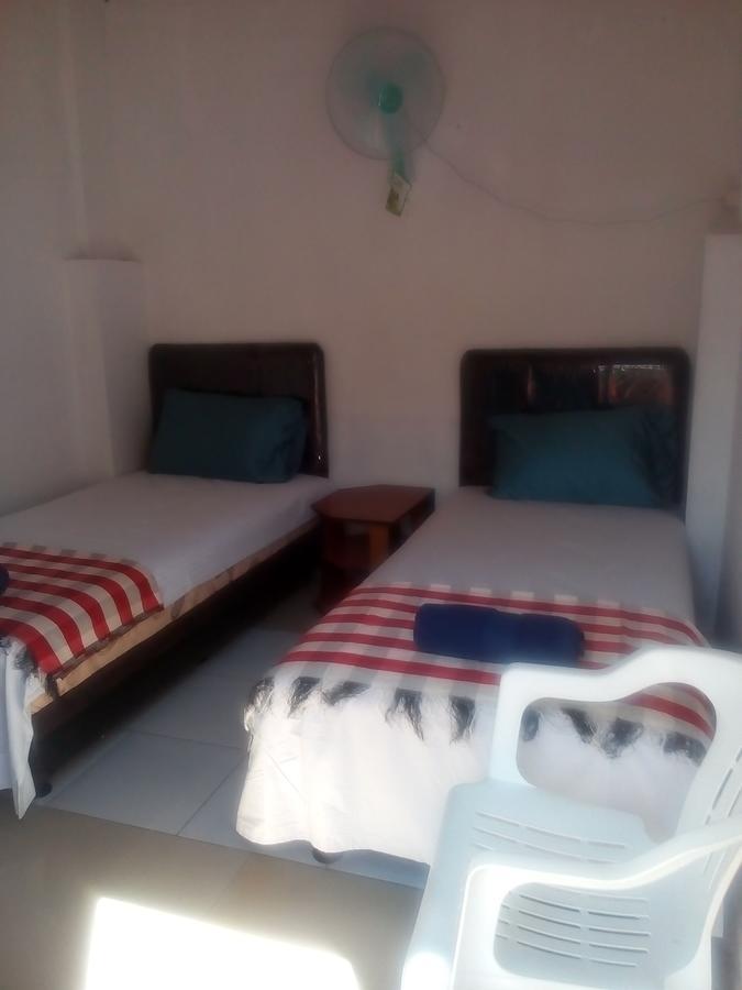 Izaac'S Bed & Breakfast Lovina Buitenkant foto
