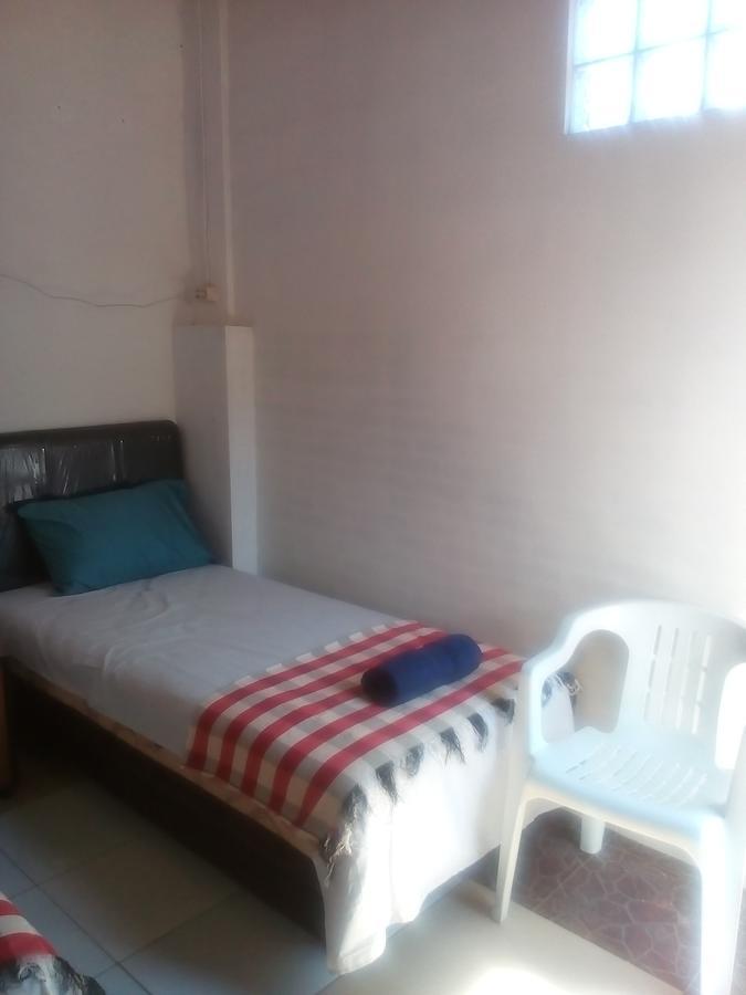 Izaac'S Bed & Breakfast Lovina Buitenkant foto