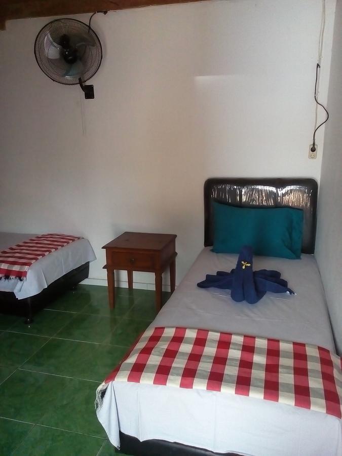 Izaac'S Bed & Breakfast Lovina Buitenkant foto
