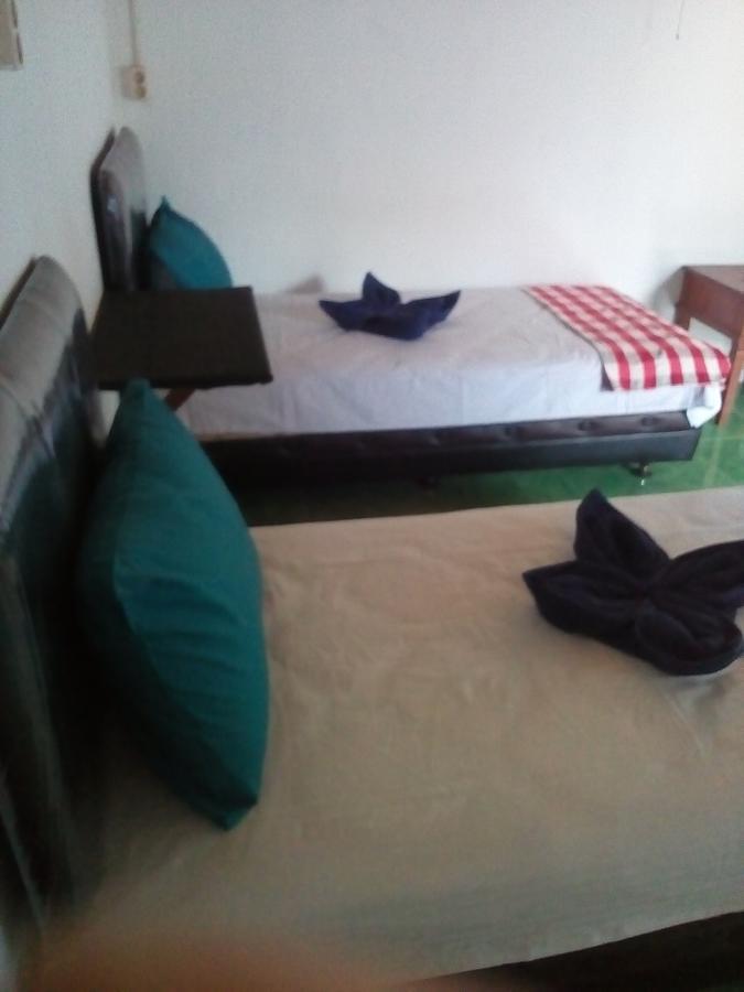 Izaac'S Bed & Breakfast Lovina Buitenkant foto